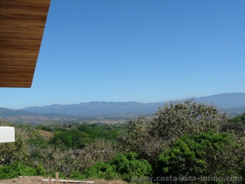 SOLD House with 210 m2, 3 Schlfzi., 2 bathrooms, terrace, Jacuzzi and tropical garden
