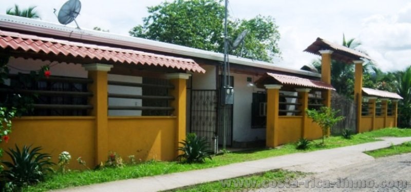 Doppelhaus im Zentrum von Cahuita