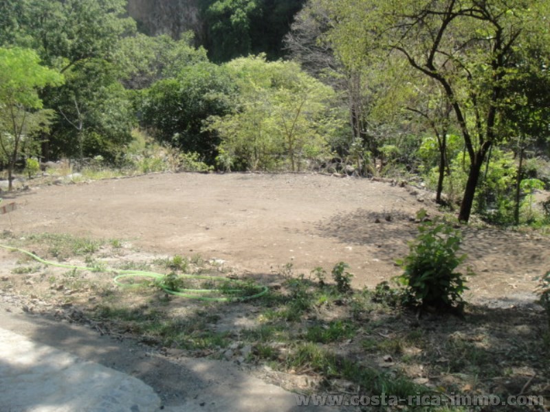Baugrundst�ck mit 7,178 m2, Flussanstoss und sch�ner Sicht bei Atenas
