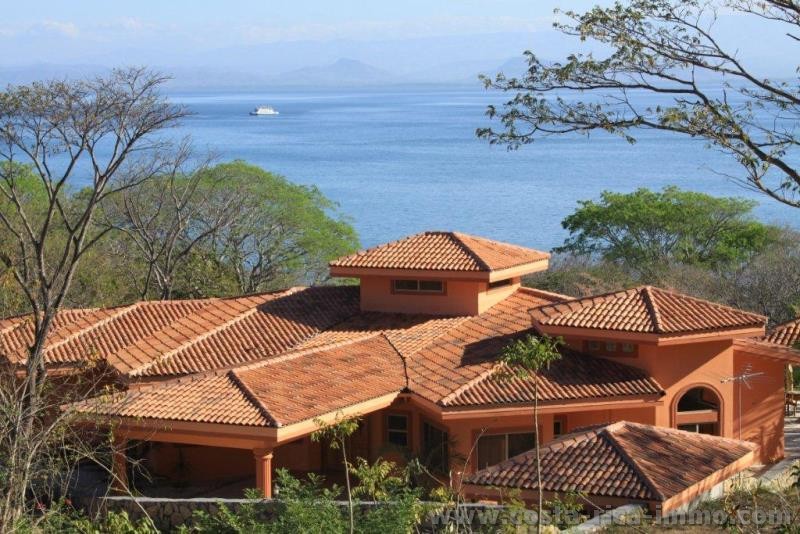 An awesome villa for your best vacation & living - Luxury Villa for sale With breathtaking views to the Golfo de Nicoya
