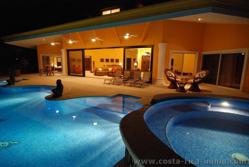 Paradies - Luxus Villa zu verkaufen mit einem atemberaubenden Blick auf den Golf von Nicoya