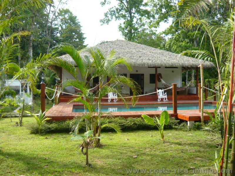 Haus mit Pool, G�stehaus, tropischem Garten bei Ojochal 