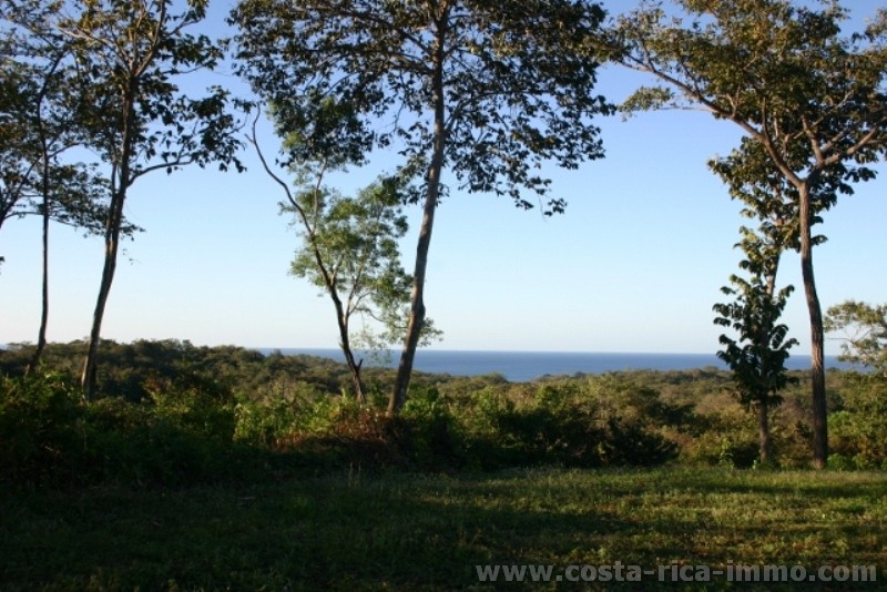 Building plot with great views and yet close to the sea at Ostional