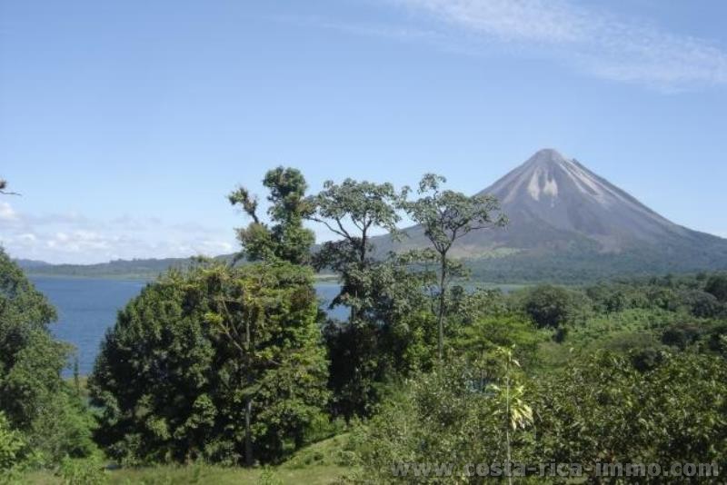Zu verkaufen, Grundst�ck mit sch�ner Sicht auf den Vulkan und den See bei el Castillo-Arenal