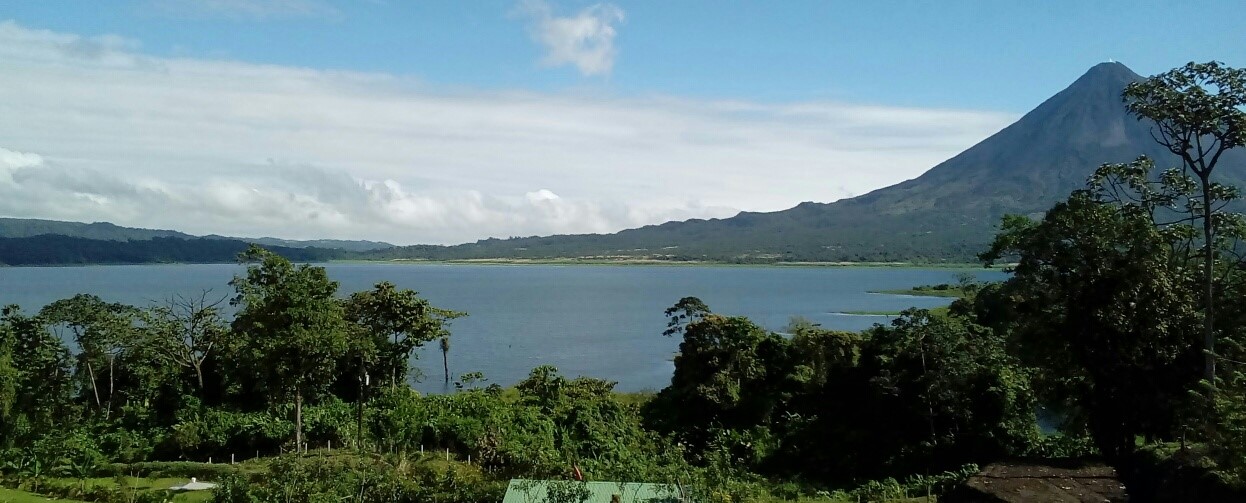 Land with a beautiful view of the volcano and the Arenal Lake at el