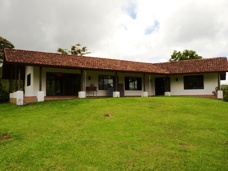 Zu Verkaufen Schones Ranch Stil Haus Mit B B Potential Zentral Nord Costa Rica Immobilien Hauser Costa Rica Immobilien