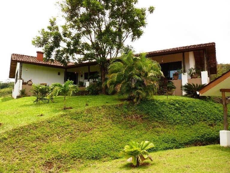 Zu Verkaufen Schones Ranch Stil Haus Mit B B Potential Zentral Nord Costa Rica Immobilien Hauser Costa Rica Immobilien