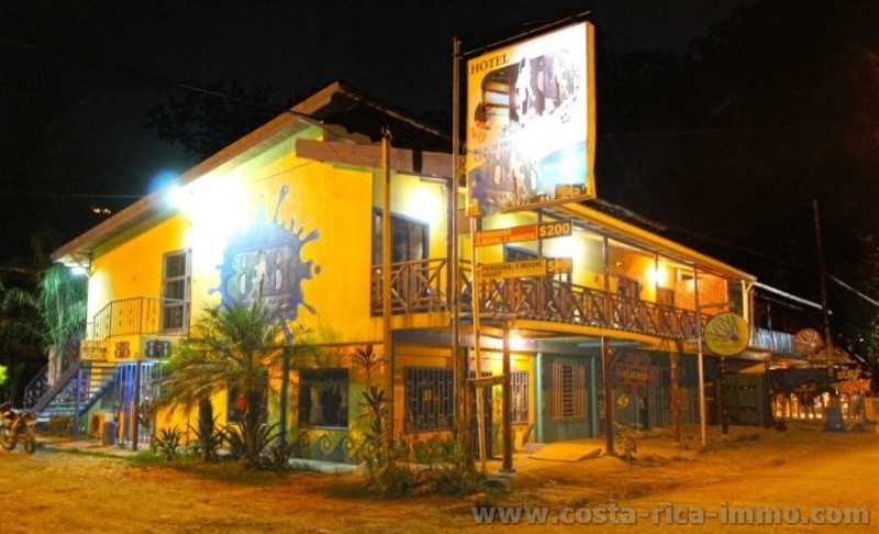 Fire sale - Hotel with 12 fully equipped rooms with A/C, private bathroom, 3 cabins, 3 commercial shops in Santa Teresa