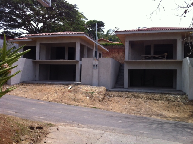 Zu verkaufen, neues Doppel-Haus in sch�ner, zentraler Wohnanlage bei Atenas