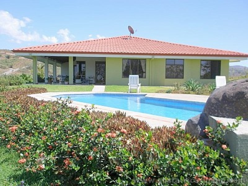 Zu verkaufen, sch�nes Haus mit Traumsicht auf das Meer und die Berge bei Desmonte