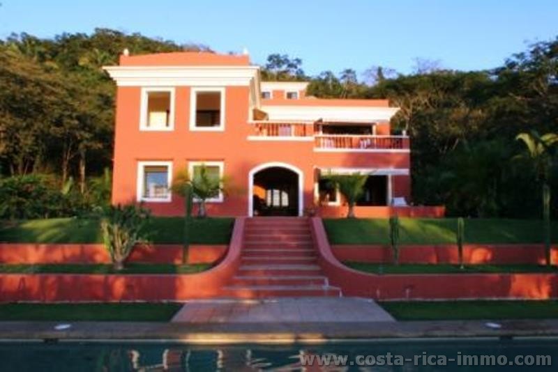 For sale, Mediterranean-style villa, with view over beach Playa Coyote