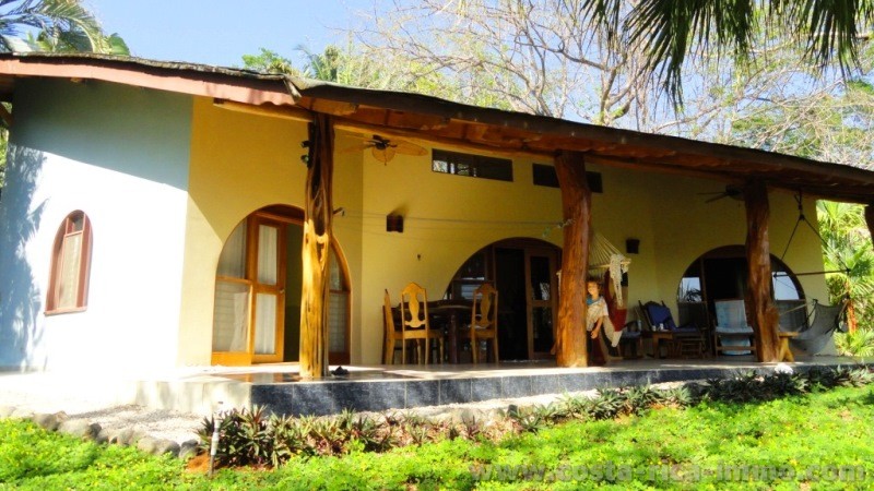 For sale, beautiful house with separate guest cottage near the beach Ostional