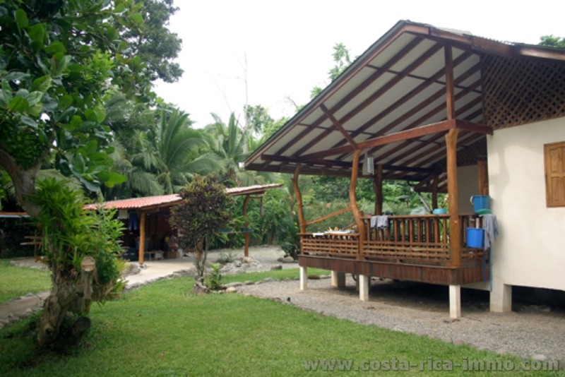 Cahuita Tolles Grundst�ck mit Wohnhaus, Bungalow und Ranario (Froschpark)