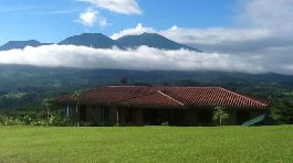 Permaculture, yoga, temple, 3 houses, BBQ, 24.756 m2 garden, beautiful view at Altamira de Bijagua