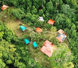 En venta, exclusivo hotel ecolÃ³gico de la selva en BahÃ­a Drake