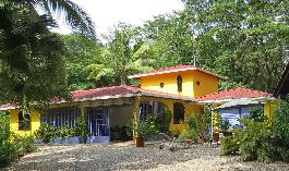 House + bungalow ideal for expats, near Esterones beach near Samara