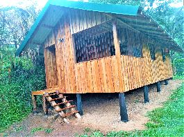 Casa de madera con jardín de 3.272 metros cuadrados en venta en Lepanto