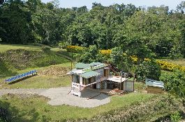 Se vende bonita casa de contenedores con gran parcela en Punta Uva