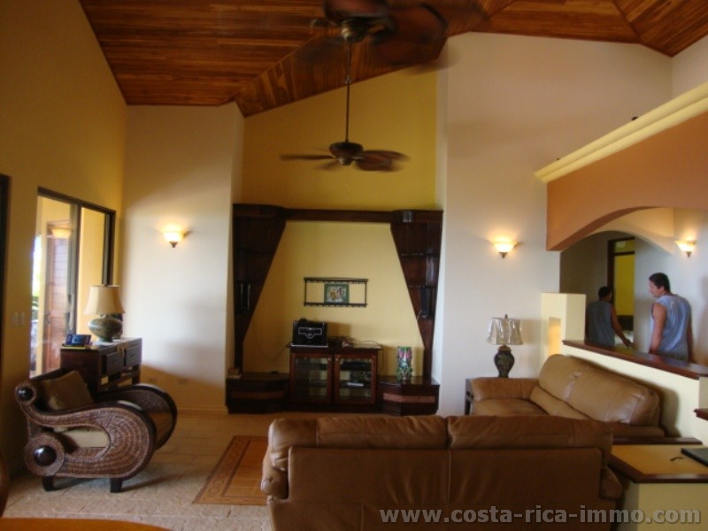 House with beautiful views of the sea at Puerto Cortes for sale Osa