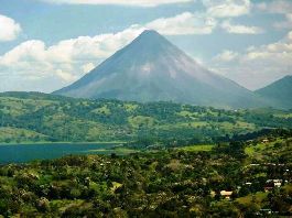 Casa dorada: Lake and Volcano view Home near La Tejona, Santa Rosa-Arenal