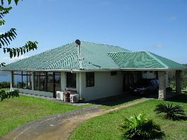 Vista panorámica del lago y el volcán Arenal - Casa con superficie cultivada y cuidador / casa de huéspedes