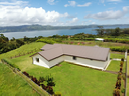 Casa con vista al lago y terreno para la autosostenibilidad - Casa espaciosa - CaracterÃ­sticas de AmÃ©rica del Norte y potencial de B&B