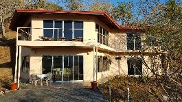 House with beautiful views, 5 platforms and 11.519 m2 garden with forest near Atenas