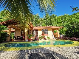En venta, hermosa casa con bungalow, piscina, jardÃ­n tropical, rodeada de hermosa naturaleza, cerca de la playa Samara