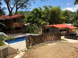 Lodge con 5 casas, una de ellas una casa en el Ã¡rbol, piscina, rodeada de naturaleza hermosa cerca de Samaraa