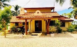 Villa with guest house and 3 garages right by the sea on Playa Coyote for sale