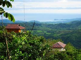 BaugrundstÃ¼cke mit fantastischem Blick auf den Pazifischen Ozean und auf Berge bei Samara in Finca-Wohnanlage mit Fluss, Wald, Wanderwe